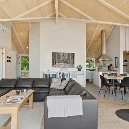 Awesome Home In Ebeltoft With Wifi